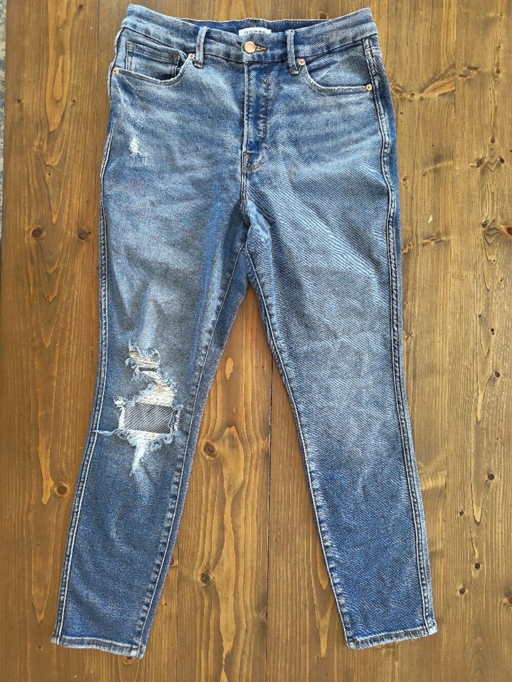 Good American Good Curve Distressed Jeans – Size 10/30